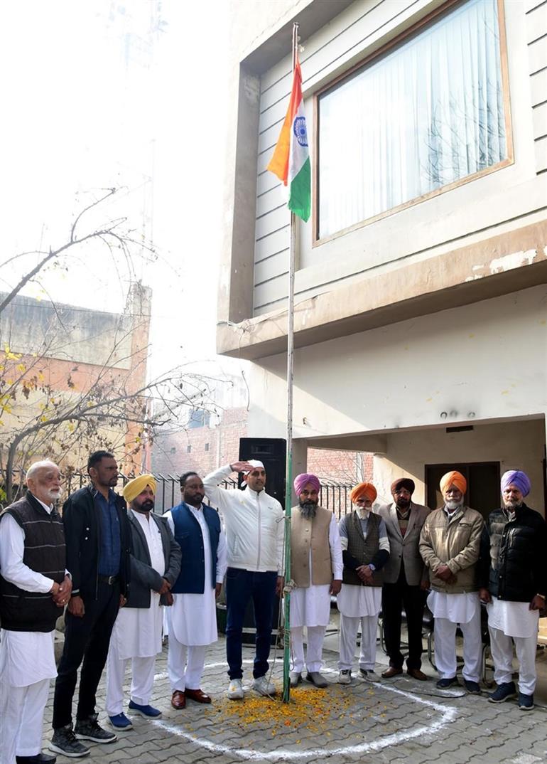 ਭਦੌੜ ਵਿਖੇ 77ਵਾਂ ਗਣਤੰਤਰ ਦਿਵਸ ਪੂਰੇ ਉਤਸ਼ਾਹ ਨਾਲ ਮਨਾਇਆ: ਨਗਰ ਕੌਂਸਲ ਪ੍ਰਧਾਨ ਮਨੀਸ਼ ਗਰਗ ਨੇ ਲਹਿਰਾਇਆ ਤਿਰੰਗਾ