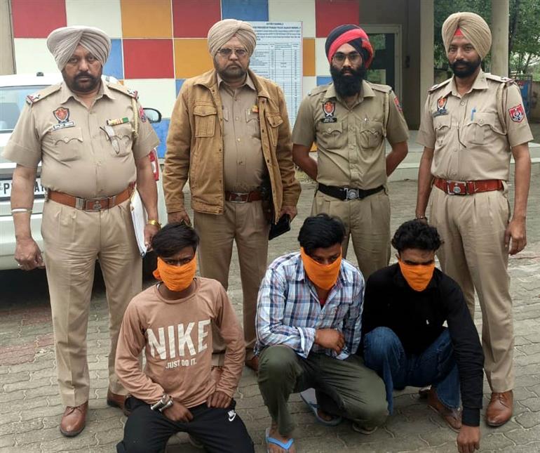 ਪੁਲਿਸ ਕਾਰਵਾਈ : ਸਿਟੀ ਇੰਚਾਰਜ ਬਲਜੀਤ ਸਿੰਘ ਢਿਲੋਂ ਦੀ ਅਗਵਾਈ ਹੇਠ ਨਸ਼ੀਲੀਆਂ ਗੋਲੀਆਂ ਸਮੇਤ 3 ਨੌਜਵਾਨ ਕਾਬੂ