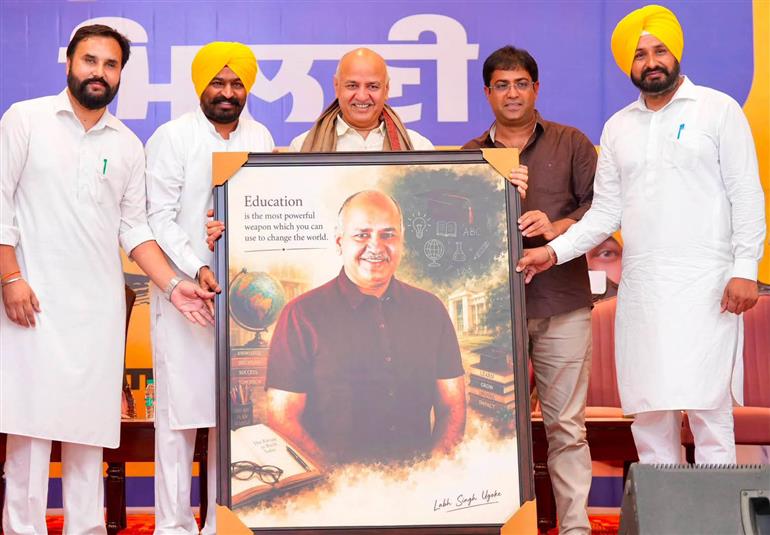 ਭਦੌੜ ਹਲਕੇ ’ਚ ‘ਆਪ’ ਦੀ ਬੂਥ ਇੰਚਾਰਜ ਮਿਲਣੀ, ਮਨੀਸ਼ ਸਿਸੋਦੀਆ ਨੇ ਵਰਕਰਾਂ ਨੂੰ ਦਿੱਤਾ ਜਿੱਤ ਦਾ ਮੰਤਰ, ਵਿਧਾਇਕ ਲਾਭ ਸਿੰਘ ਉਗੋਕੇ ਨੇ ਵਰਕਰਾਂ ਦੀ ਮਿਹਨਤ ਦੀ ਕੀਤੀ ਸ਼ਲਾਘਾ, ਭਦੌੜ ਨੂੰ ‘ਆਪ’ ਦਾ ਮਜ਼ਬੂਤ ਸਿਆਸੀ ਗੜ੍ਹ ਦੱਸਿਆ